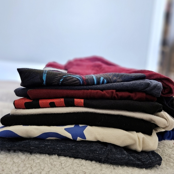 Huge Tshirt Bundle - Picture 2 of 4